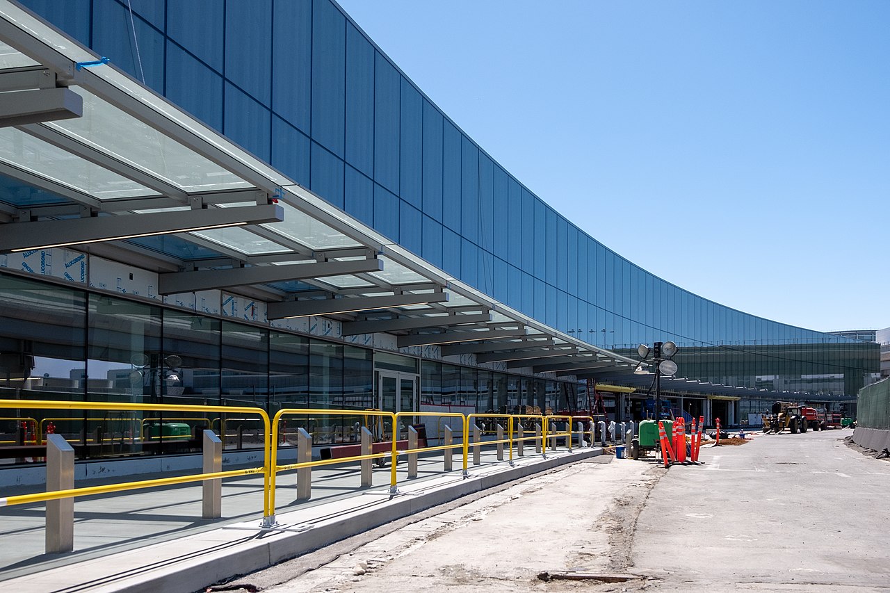 Harvey Milk Terminal 1, фото: Gregory Varnum / Wikimedia Commons