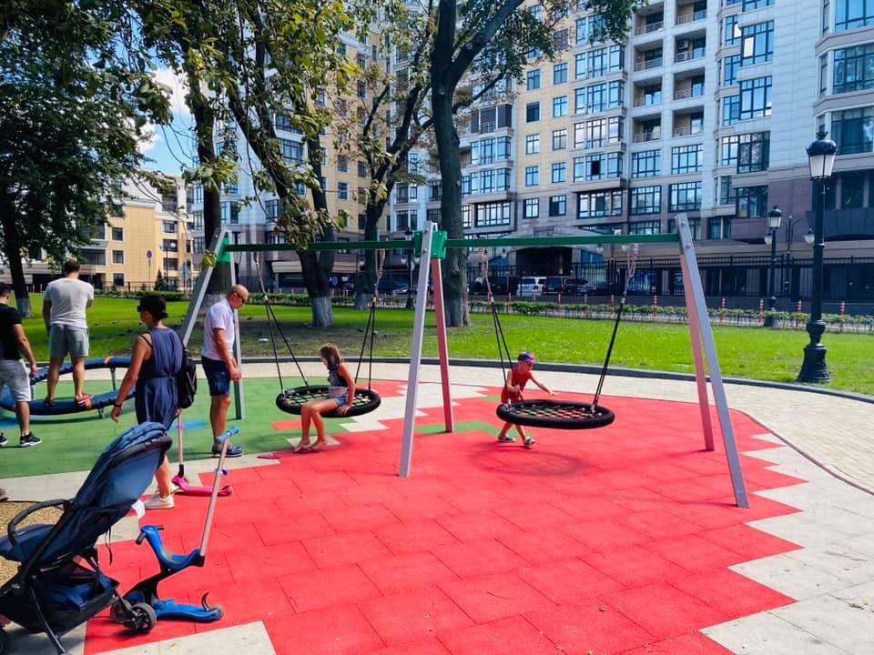 В Мариинском парке реконструировали детскую площадку: смотрите фото до и  после | Журнал Большого Города