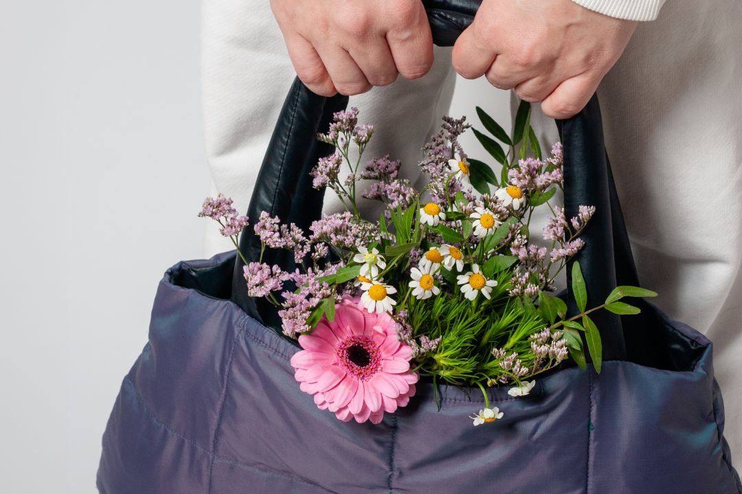 Як речі, що постраждали від обстрілу, отримують нове життя – Історія  благодійного проєкту хімчистки MINK