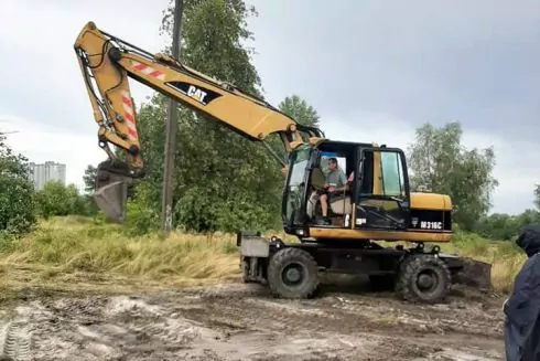 На Осокорках ликвидируют стихийную свалку