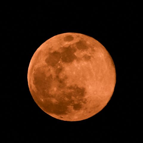 «І Місяць став, наче кров»: як людство вчилося тлумачити небесні знаки