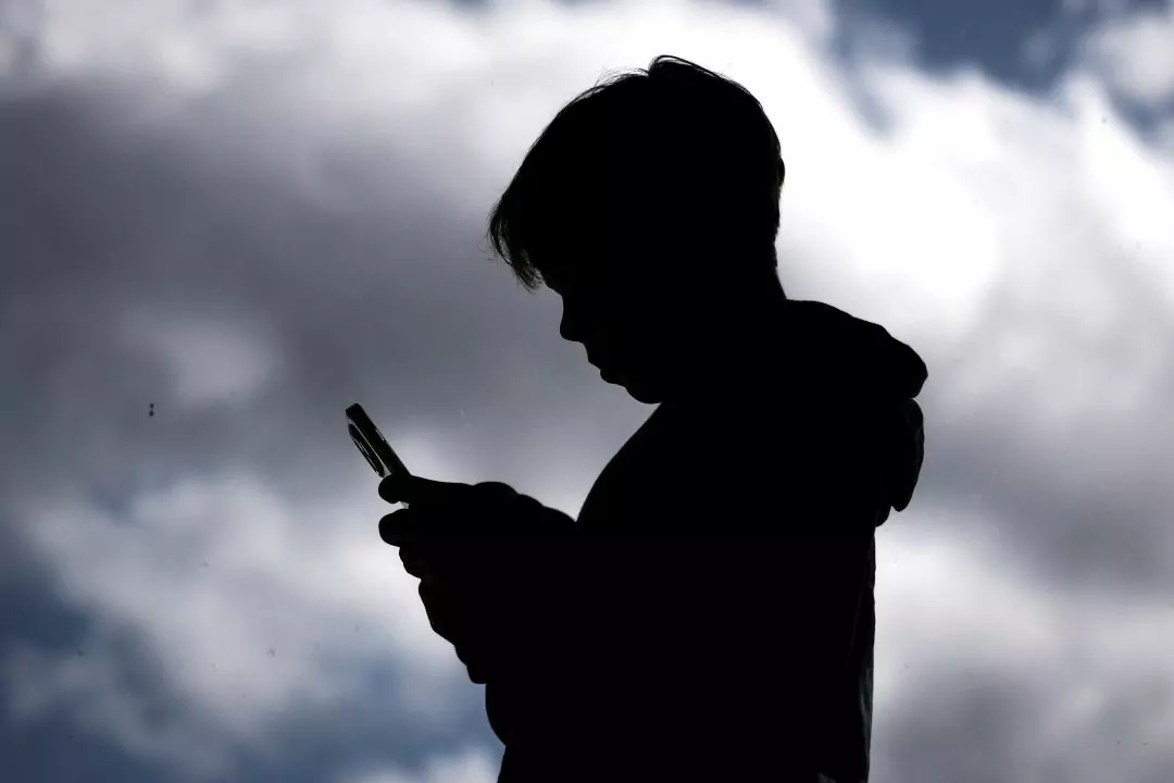 Австралія першою у світі заборонила соцмережі дітям до 16 років