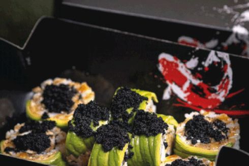 Суши к новогоднему столу: Как заказать сети "Рис & Рыба" для корпоратива или домашнего празднования