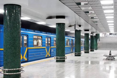 Еще на нескольких станциях метро в Киеве заметили протечку