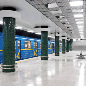 Еще на нескольких станциях метро в Киеве заметили протечку