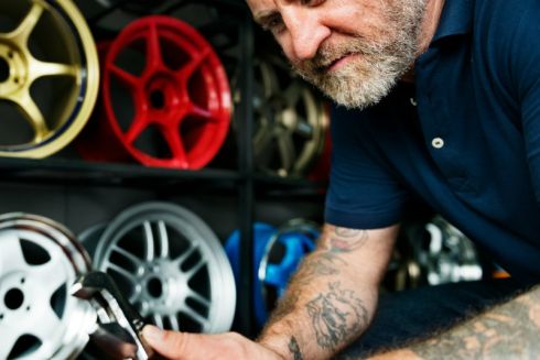 Чому варто купувати товари та автозапчастини в інтернет-магазині?