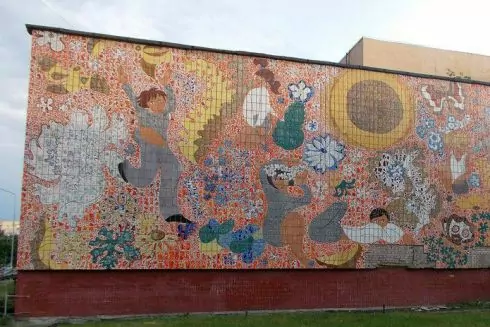 На Березняках мозаику 60-х годов заложили утеплителем