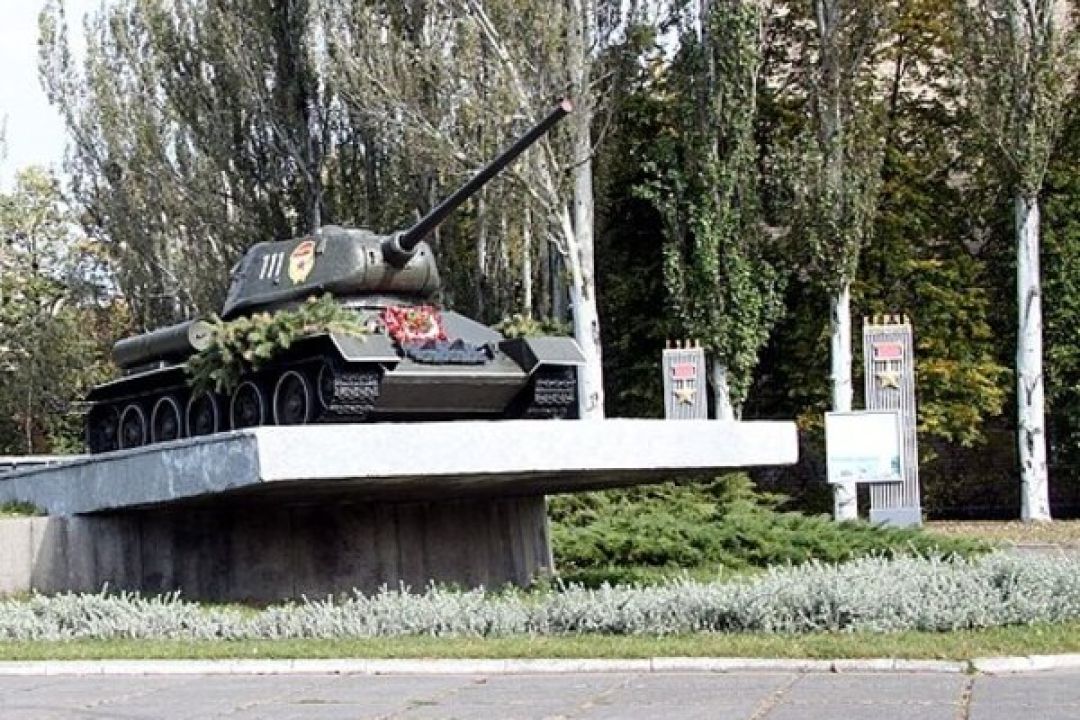 Танки та барельєфи: Київрада ухвала перелік із 53 пам'ятників і знаків, які підлягають декомунізації