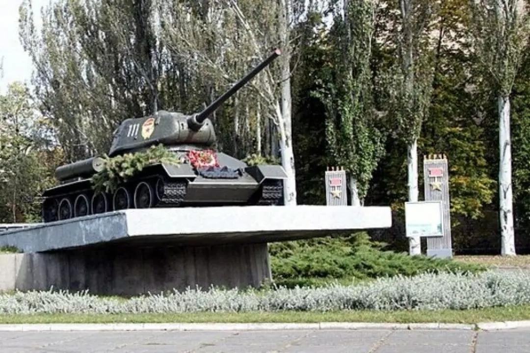 Танки та барельєфи: Київрада ухвала перелік із 53 пам'ятників і знаків, які підлягають декомунізації