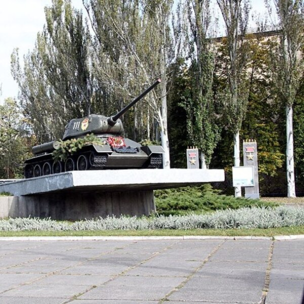 Танки та барельєфи: Київрада ухвала перелік із 53 пам'ятників і знаків, які підлягають декомунізації