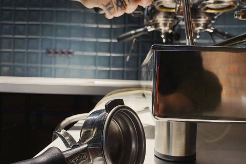 На Антоновича откроется кофейня Chicago Coffee 44 с боулами и вином