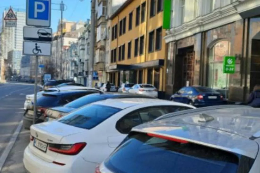 Киевляне требуют ликвидировать незаконные парковки в центре города