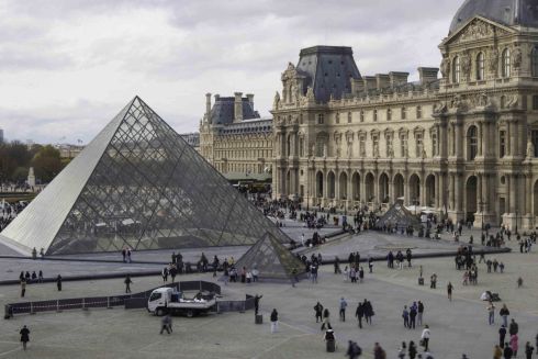 Пограбування Лувру скоїли дрібні злочинці, а не професіонали — слідство
