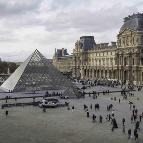 Пограбування Лувру скоїли дрібні злочинці, а не професіонали — слідство