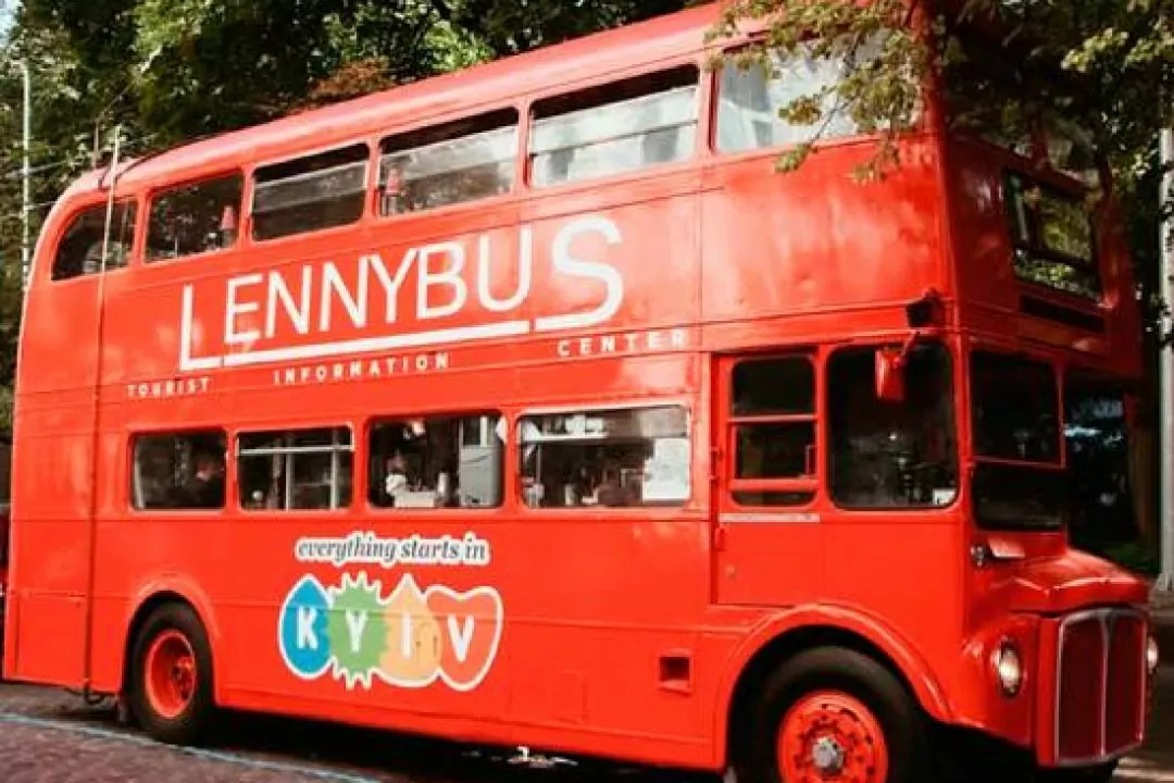 Лондонський автобус-кав'ярня LennyBus знову змінює локацію: де його можна буде знайти