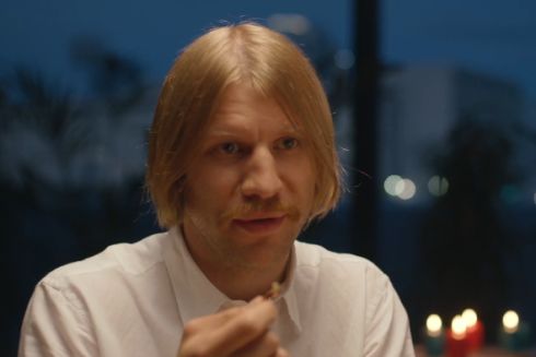 Иван Дорн записал экоманифест и сделал предложение цветку