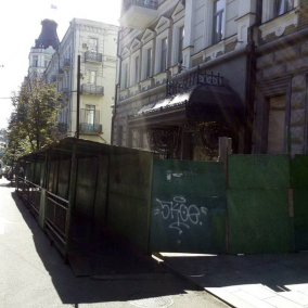 На бульварі Шевченка приберуть паркан, що стояв там 7 років