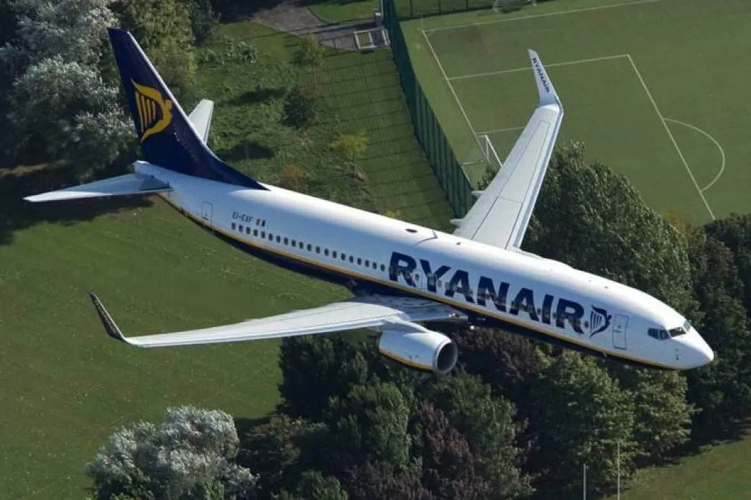 МАУ, WizzAir і Ryanair скасували частину рейсів через коронавірус
