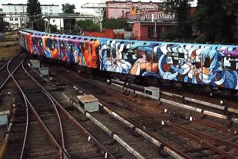На червоній гілці метро з'явився потяг-мурал
