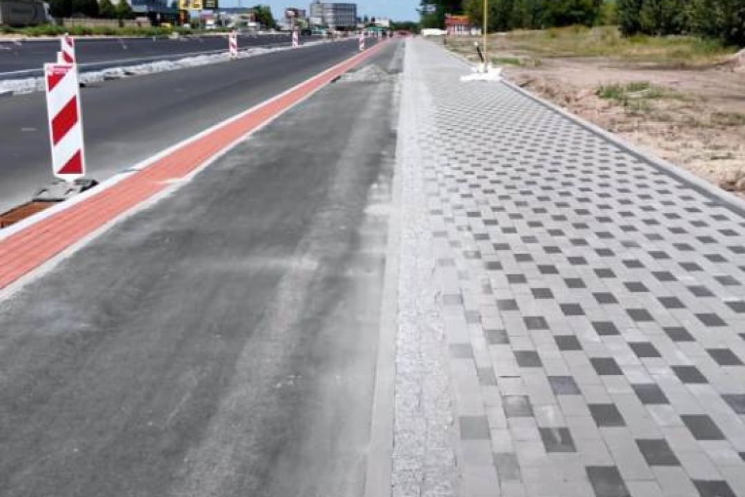 На Великій кільцевій дорозі облаштовують велодоріжку: фото