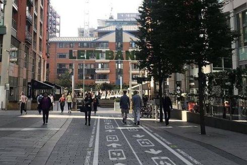 В Англии сделали дорожки для людей со смартфонами