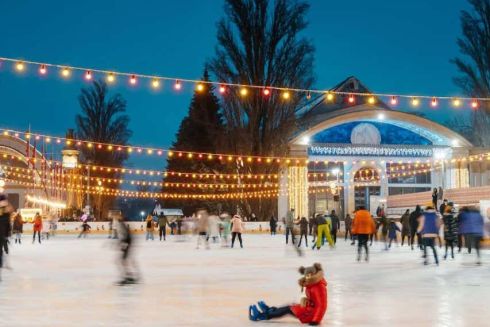 Каток вокруг фонтана и резиденции Санты. Каким будет зимний городок на ВДНХ в этом году