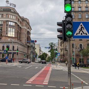 На Пушкинской установили первые в Киеве велосипедные светофоры