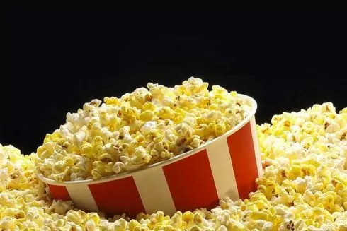 Бери попкорн: на фасаде киевского кинотеатра будут транслировать фильмы