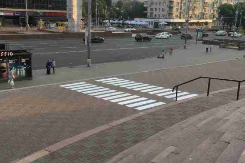 Наче намальовані вручну: у Києві біля Національного цирку з'явилися нові переходи