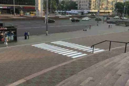 Наче намальовані вручну: у Києві біля Національного цирку з'явилися нові переходи