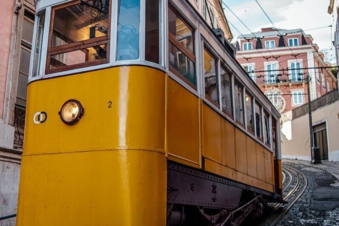 У Лісабоні фунікулер зійшов із рейок — загинули 15 людей