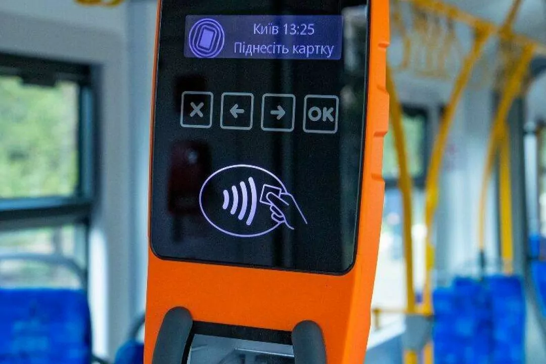 В 2022 году в наземном транспорте Киева планируют запустить оплату банковской картой