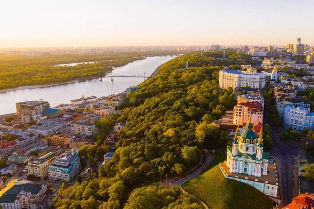 3 года киевских рассветов и закатов в одной книге: Фотограф Сергей Ристенко презентовал альбом KYIV. ON AIR