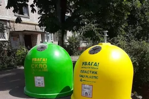 &laquo;Колокольчики&raquo; для пластика, стекла, бумаги: в Деснянском районе появились раздельные контейнеры