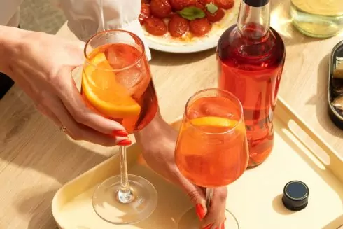 Як приготувати найкращий літній коктейль "Апероль Шпріц" &mdash; рецепт від Марко Черветті