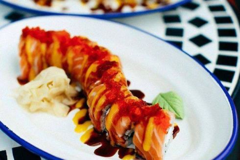 На Позняках відкрили Philadelphia roll&bowl від Дмитра Борисова