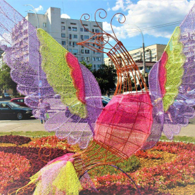 Жар-птиця з квітів: у столиці з'явилася нова оригінальна фотозона