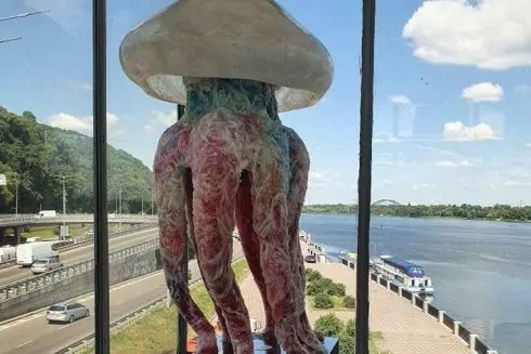 Медуза в метро: на станції &laquo;Дніпро&raquo; з'явився новий артоб'єкт