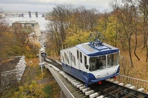 Можлива забудова схилів фунікулеру: активісти звинувачують Київраду у блокуванні петицій