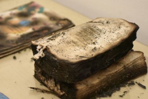 На Книжковому Арсеналі відкрили стенд із книгами, які згоріли у друкарні Vivat