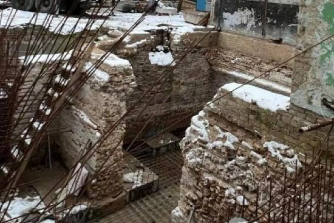 На Печерську під виглядом ремонту розбирають фундаменти палацу Розумовського