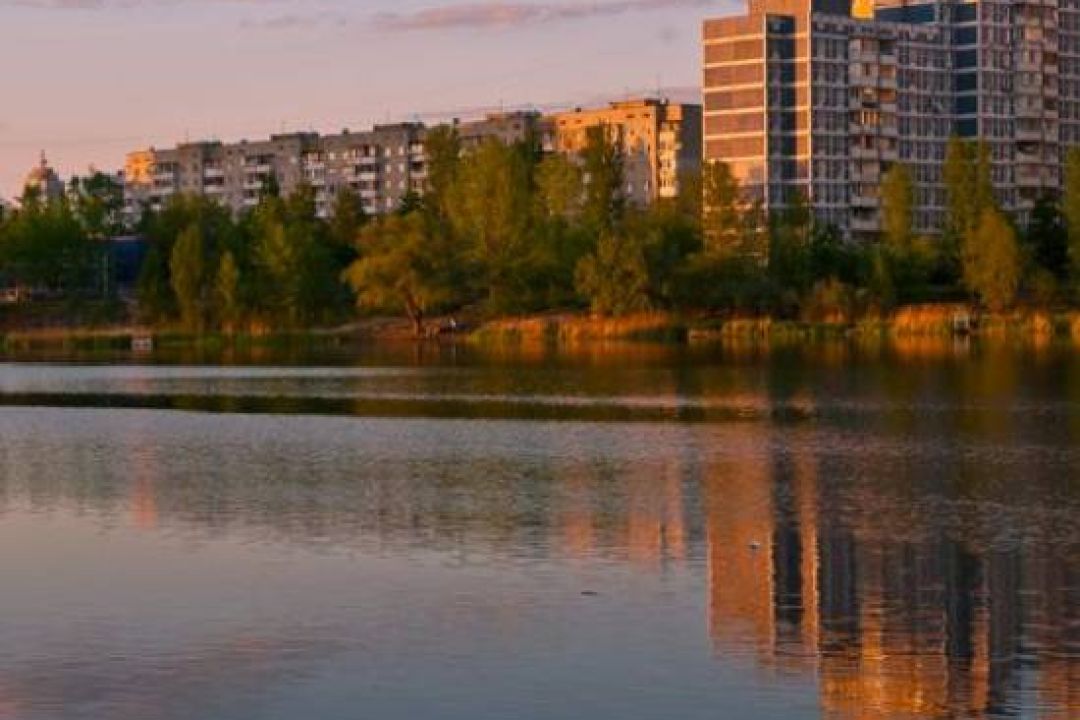 Парк вздовж Йорданського озера на Оболоні продовжать ремонтувати: оголошено тендер