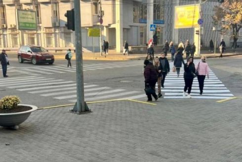 У Дніпрі з'явився перший діагональний пішохідний перехід