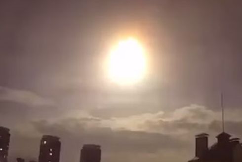 Что вспыхнуло в небе над Киевом: версии NASA, военных и ученых (обновлено)