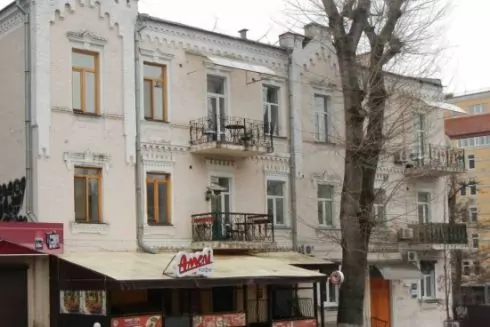 Біля врятованого від знесення &laquo;Будинку з комахами&raquo; знов помітили будівельників