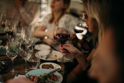 За четыре дня карантина продажи в украинских заведениях упали на 26%