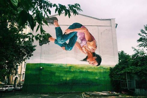 На Стрілецькій з'явилося графіті з гімнасткою