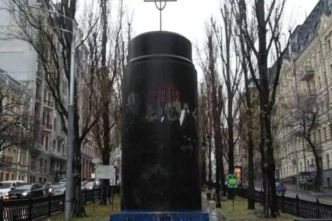 Кияни закликають знести постамент пам&rsquo;ятника Леніну в центрі міста &mdash; петиція