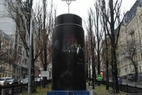 Кияни закликають знести постамент пам&rsquo;ятника Леніну в центрі міста &mdash; петиція