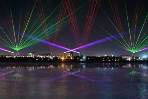 У Дніпрі заводські труби перетворять на світлові арт-об'єкти